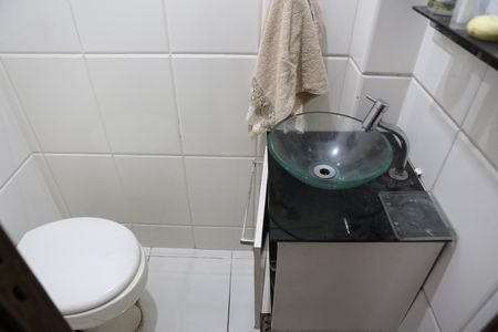 Banheiro de apartamento à venda com 2 quartos, 62m² em Camargos, Belo Horizonte