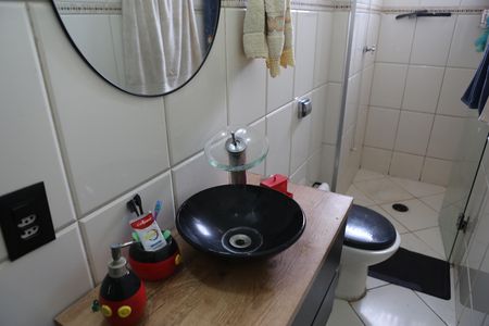 Casa de condomínio à venda com 100m², 2 quartos e 1 vagaBanheiro 2