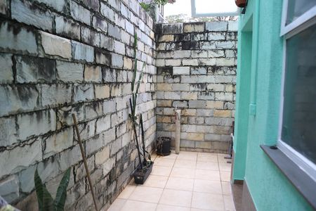 Casa de condomínio à venda com 100m², 2 quartos e 1 vagaQuintal