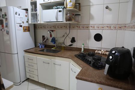 Cozinha de apartamento à venda com 2 quartos, 62m² em Camargos, Belo Horizonte