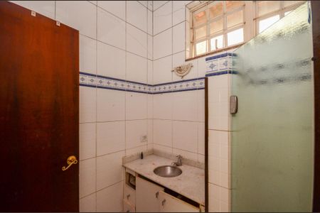 Banheiro social de casa para alugar com 3 quartos, 282m² em Chácara Inglesa, São Paulo