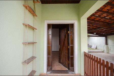 Entrada de casa para alugar com 3 quartos, 282m² em Chácara Inglesa, São Paulo