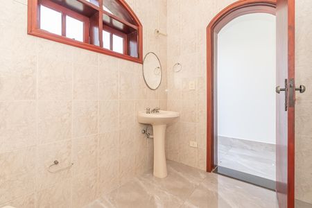 Casa para alugar com 400m², 3 quartos e 2 vagas Casa para alugar com 400m², 3 quartos e 2 vagasBanheiro de serviço