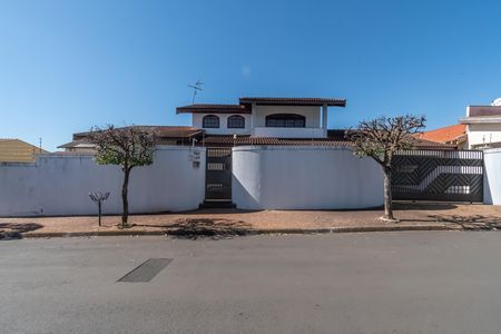 Fachada de casa para alugar com 3 quartos, 400m² em Parque Hongaro, Sumaré