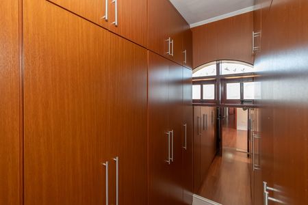 Casa para alugar com 400m², 3 quartos e 2 vagas Casa para alugar com 400m², 3 quartos e 2 vagasCloset da suíte 3