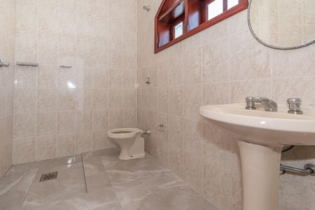 Casa para alugar com 400m², 3 quartos e 2 vagas Casa para alugar com 400m², 3 quartos e 2 vagasBanheiro de serviço