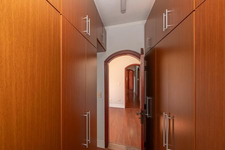 Closet da suíte 3 de casa para alugar com 3 quartos, 400m² em Parque Hongaro, Sumaré