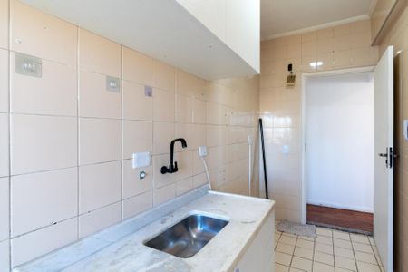 Cozinha de apartamento para alugar com 1 quarto, 50m² em Vila Mira, São Paulo