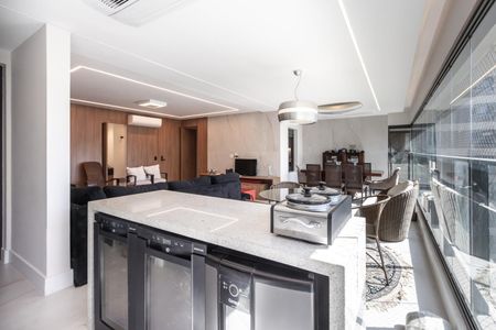 Apartamento à venda com 157m², 4 quartos e 2 vagas Apartamento à venda com 157m², 4 quartos e 2 vagasCozinha