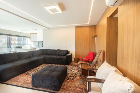 Apartamento à venda com 157m², 4 quartos e 2 vagas Apartamento à venda com 157m², 4 quartos e 2 vagasSala