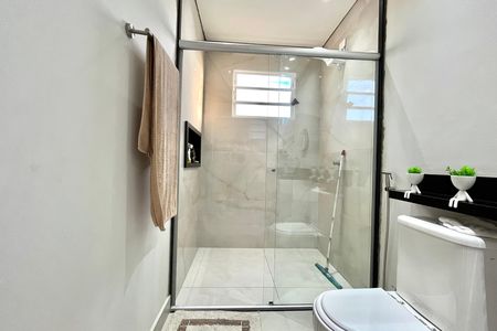 Banheiro da Suíte 1 de casa à venda com 2 quartos, 250m² em Vila Fachini, São Paulo