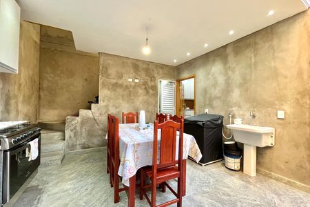 Quintal de casa à venda com 2 quartos, 250m² em Vila Fachini, São Paulo
