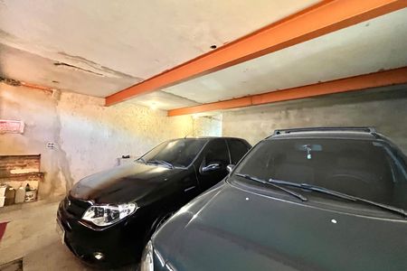 Garagem de casa à venda com 2 quartos, 250m² em Vila Fachini, São Paulo