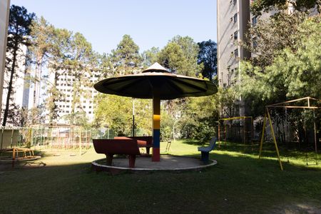 Apartamento para alugar com 55m², 2 quartos e 1 vaga Apartamento para alugar com 55m², 2 quartos e 1 vagaÁrea comum - Playground