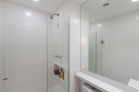 Banheiro social de apartamento à venda com 2 quartos, 44m² em Santo Amaro, São Paulo