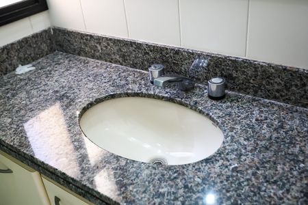 Apartamento à venda com 85m², 2 quartos e 2 vagasBanheiro da Suíte