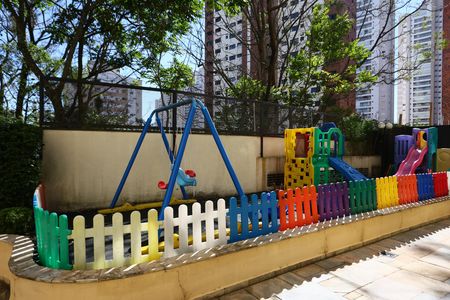 Apartamento à venda com 85m², 2 quartos e 2 vagasÁrea comum - Playground