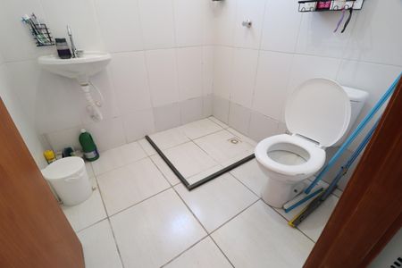 Banheiro Social de apartamento para alugar com 2 quartos, 47m² em Shopping Park, Uberlândia
