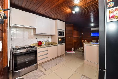 Cozinha de casa à venda com 3 quartos, 170m² em Costa E Silva, Porto Alegre