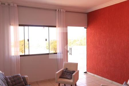 Casa à venda com 3 quartos, 600m² em Parque das Flores, Goiânia