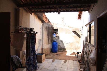 Área de Serviço de casa à venda com 3 quartos, 600m² em Parque das Flores, Goiânia