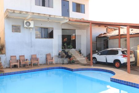 Quintal de casa à venda com 3 quartos, 600m² em Parque das Flores, Goiânia