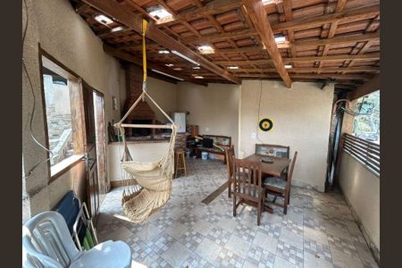 Casa à venda com 4 quartos, 300m² em Vila do Encontro, São Paulo