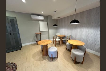 Apartamento para alugar com 40m², 2 quartos e sem vagaÁrea comum - Salão de festas