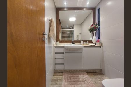 Banheiro de apartamento à venda com 3 quartos, 69m² em Vila do Castelo, São Paulo