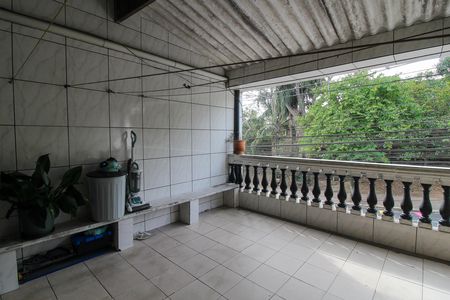Casa à venda com 125m², 4 quartos e 2 vagas Casa à venda com 125m², 4 quartos e 2 vagasVaranda
