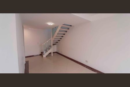 Casa de condomínio à venda com 65m², 2 quartos e 2 vagas Casa de condomínio à venda com 65m², 2 quartos e 2 vagasSala