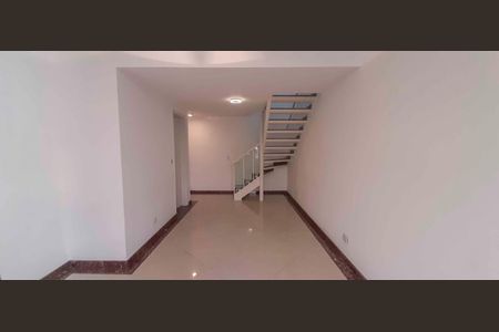 Casa de condomínio à venda com 65m², 2 quartos e 2 vagas Casa de condomínio à venda com 65m², 2 quartos e 2 vagasSala