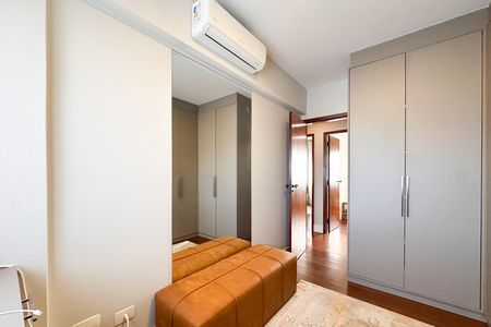 Apartamento à venda com 130m², 4 quartos e 2 vagas Apartamento à venda com 130m², 4 quartos e 2 vagasQuarto 2