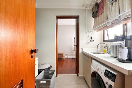 Apartamento à venda com 130m², 4 quartos e 2 vagas Apartamento à venda com 130m², 4 quartos e 2 vagasÁrea de Serviço