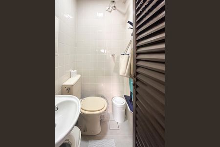 Apartamento à venda com 130m², 4 quartos e 2 vagas Apartamento à venda com 130m², 4 quartos e 2 vagasBanheiro de serviço