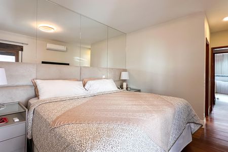 Apartamento à venda com 130m², 4 quartos e 2 vagas Apartamento à venda com 130m², 4 quartos e 2 vagasSuíte