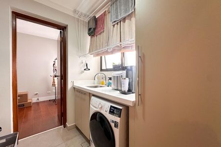 Apartamento à venda com 130m², 4 quartos e 2 vagas Apartamento à venda com 130m², 4 quartos e 2 vagasÁrea de Serviço