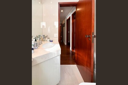 Apartamento à venda com 130m², 4 quartos e 2 vagas Apartamento à venda com 130m², 4 quartos e 2 vagasBanheiro Social