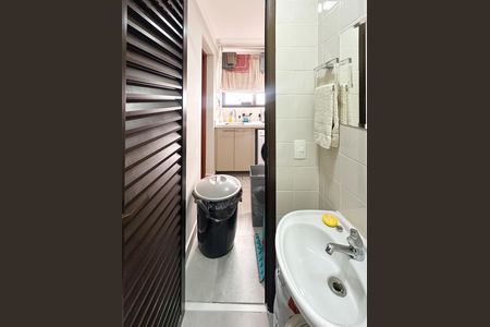 Apartamento à venda com 130m², 4 quartos e 2 vagas Apartamento à venda com 130m², 4 quartos e 2 vagasBanheiro de serviço