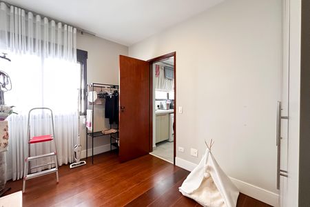 Apartamento à venda com 130m², 4 quartos e 2 vagas Apartamento à venda com 130m², 4 quartos e 2 vagasQuarto 1