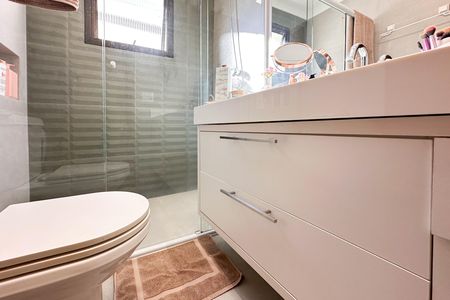 Apartamento à venda com 130m², 4 quartos e 2 vagas Apartamento à venda com 130m², 4 quartos e 2 vagasBanheiro da Suíte