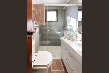 Apartamento à venda com 130m², 4 quartos e 2 vagas Apartamento à venda com 130m², 4 quartos e 2 vagasBanheiro da Suíte
