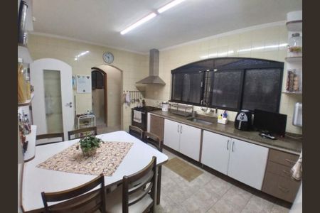 Casa à venda com 3 quartos, 240m² em Vila Salete, São Paulo