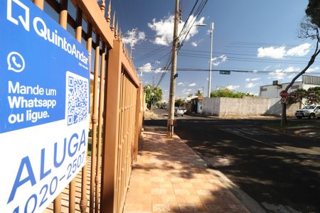 Placa de casa para alugar com 5 quartos, 250m² em Nossa Senhora Aparecida, Uberlândia