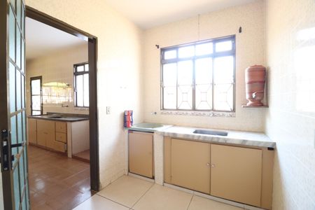 Área de Serviço de casa para alugar com 5 quartos, 250m² em Nossa Senhora Aparecida, Uberlândia