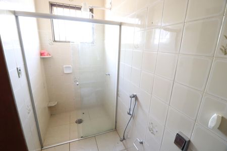 Casa para alugar com 250m², 5 quartos e 2 vagasBanheiro da suíte 