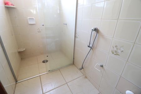 Casa para alugar com 250m², 5 quartos e 2 vagasBanheiro da suíte 