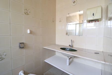 Casa para alugar com 250m², 5 quartos e 2 vagasBanheiro da suíte 