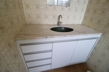 Banheiro da suíte 3 de casa para alugar com 5 quartos, 250m² em Nossa Senhora Aparecida, Uberlândia