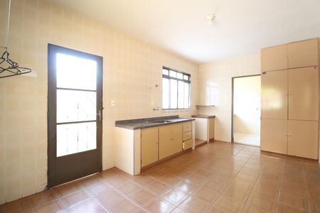 Casa para alugar com 250m², 5 quartos e 2 vagasCozinha